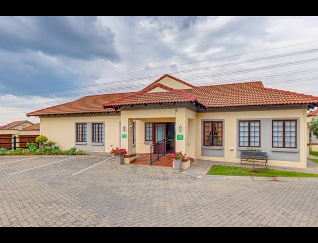 2 BEDROOM HOUSE FOR SALE IN NORTH RIDING